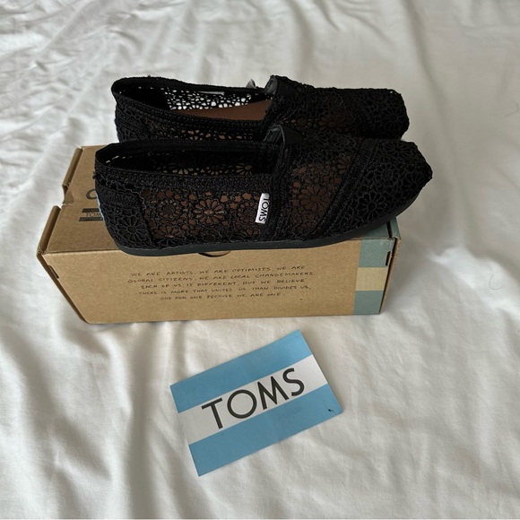 TOMS Womens Natural Moroccan Crochet Flat (size 5) - Picture 6 of 8